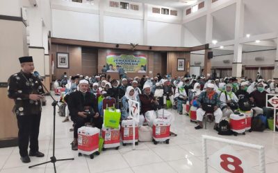 Kepulangan Jemaah Haji Banjarnegara Kloter 78 Disambut Sekda di Embarkasi Donohudan
